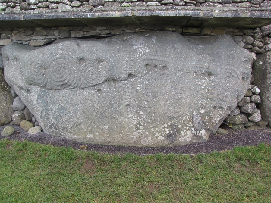 Decorated kerb stone